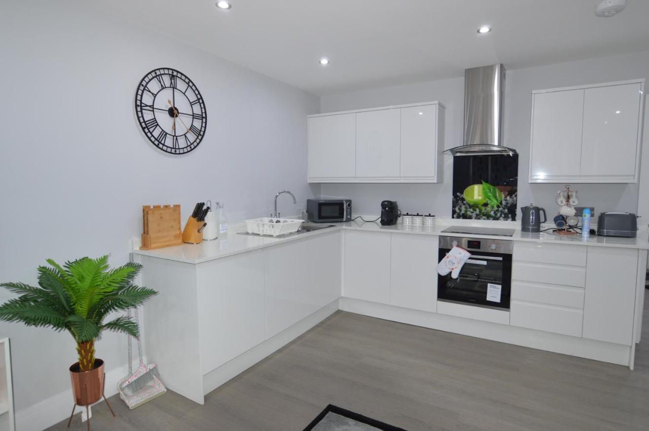 Stylish Central Self Contained Flat By Cozynest Рединг Екстериор снимка