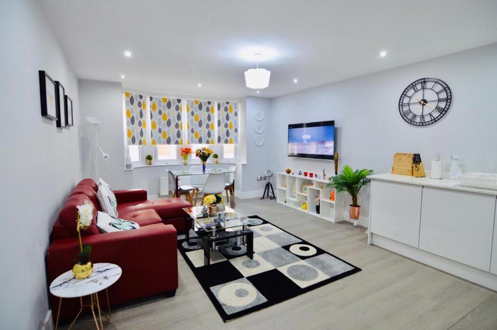 Stylish Central Self Contained Flat By Cozynest Рединг Екстериор снимка