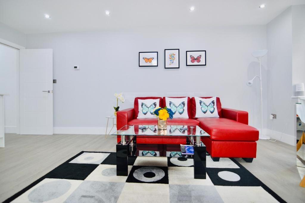 Stylish Central Self Contained Flat By Cozynest Рединг Екстериор снимка
